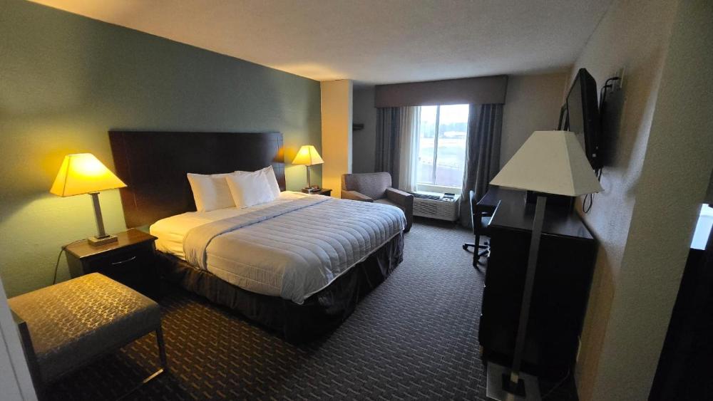 Copley Inn & Suites By OYO Akron OH